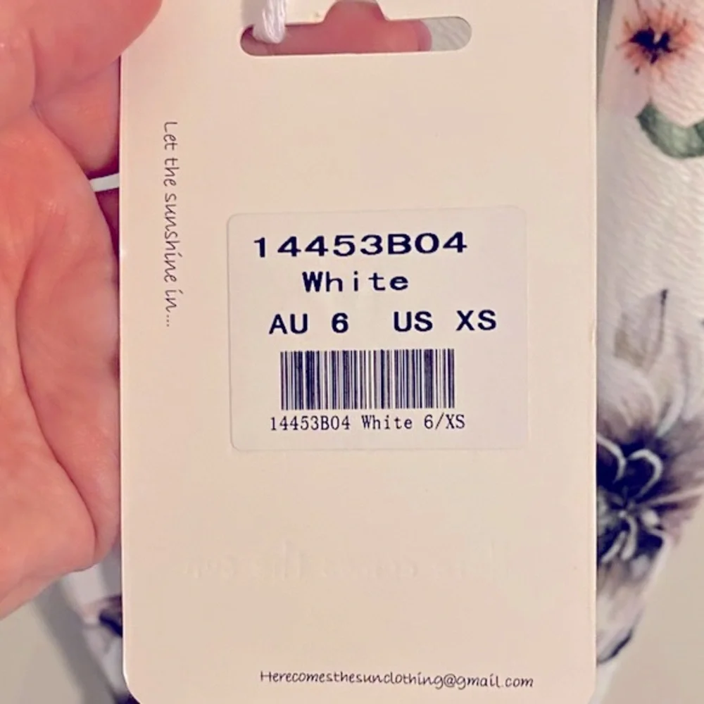 Size 6 NWT WIDE STRAP FLOUNCE FLORAL WHITE DRESS - Picture 9 of 11